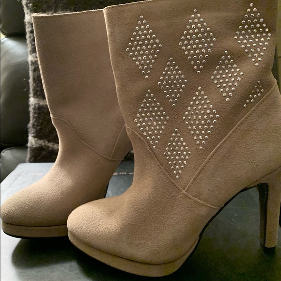 STEVE MADDEN approx 4” booties. NWNT. Size 6. Fiona’s Taupe is the color. - Picture 1 of 10